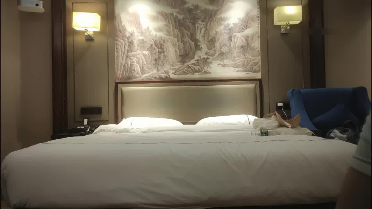  【嫖娼又变成干架了】2k叫的鸡不给口，退钱只愿退1k，说我白给你看吗？被老哥殴打威胁全退了，小姐都吓 的剧照10