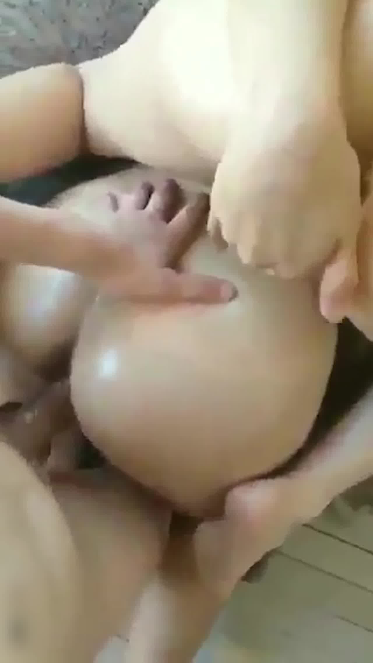  带了女友闺密一起来3p 的剧照7