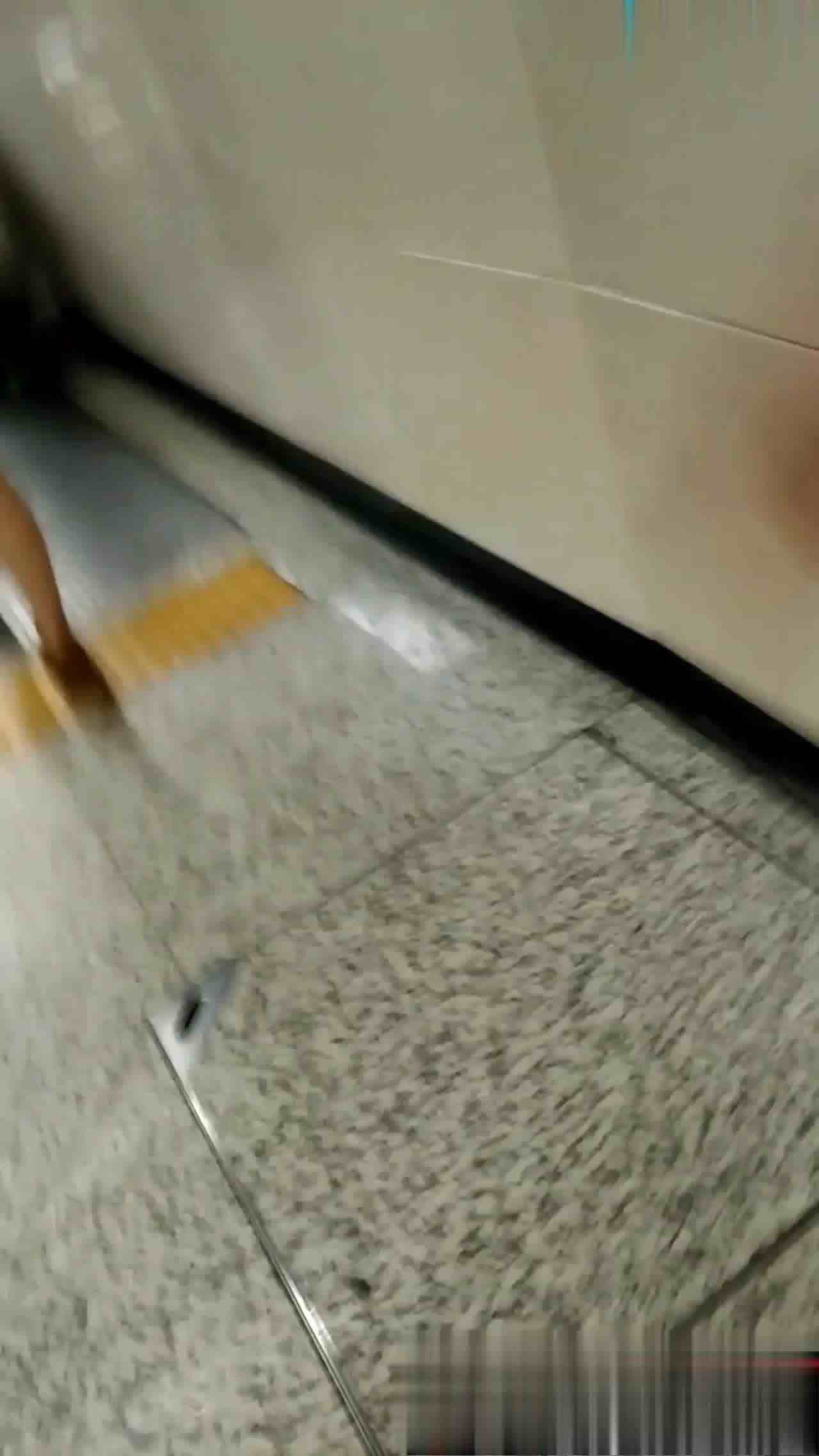  街射小萝莉玩的刺激 的剧照3