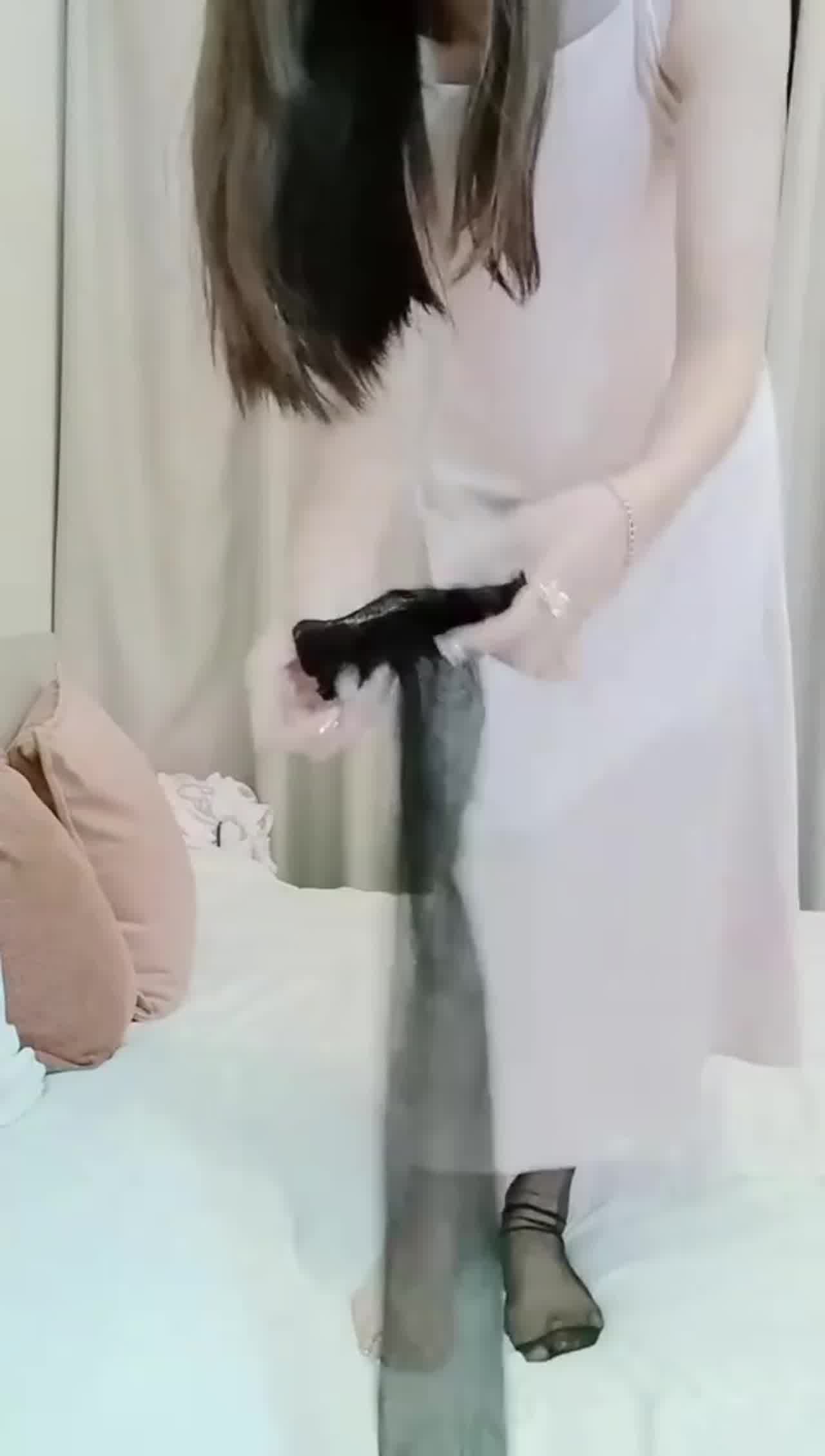  【真实勾引外卖员】男：我家人不会看到吧。女：不会的，你几天没操了，你有女朋友啊？千万别射里面啊别别！ 的剧照7