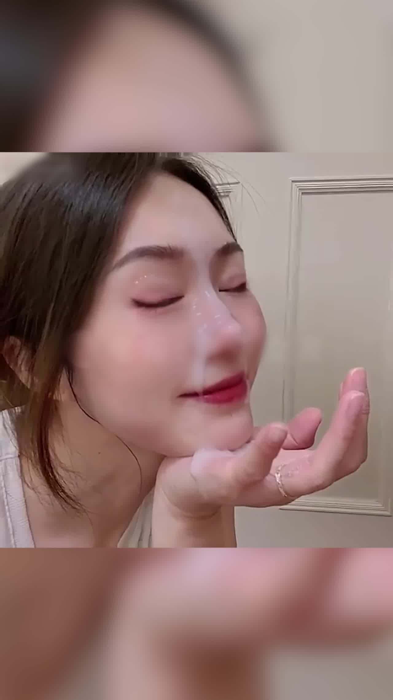  直接在妳脸上颜射一脸 的剧照1