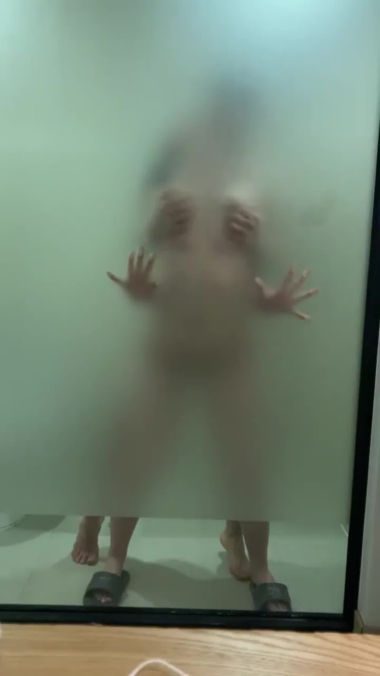  摁在玻璃使劲操 的剧照5