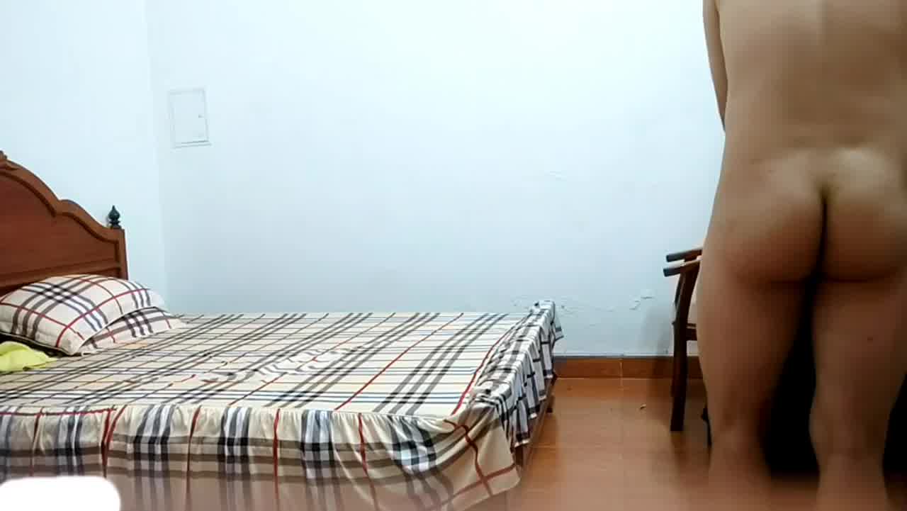  站街女随便挑，选了个不错御姐，到小房间开操，口硬双腿肩上扛爆操 的剧照10