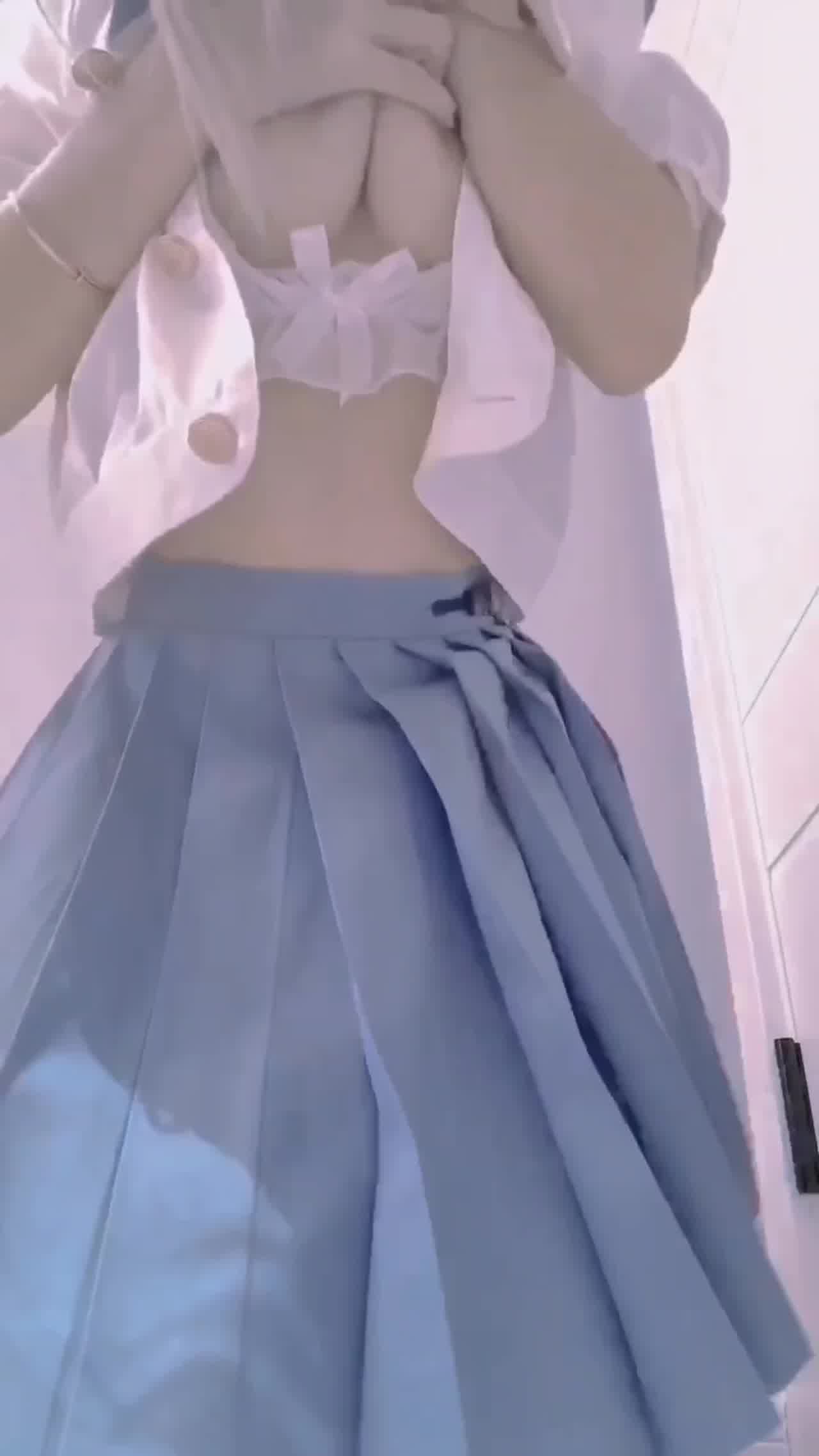  JK小短裙在家抠逼揉奶给哥哥们看 的剧照7