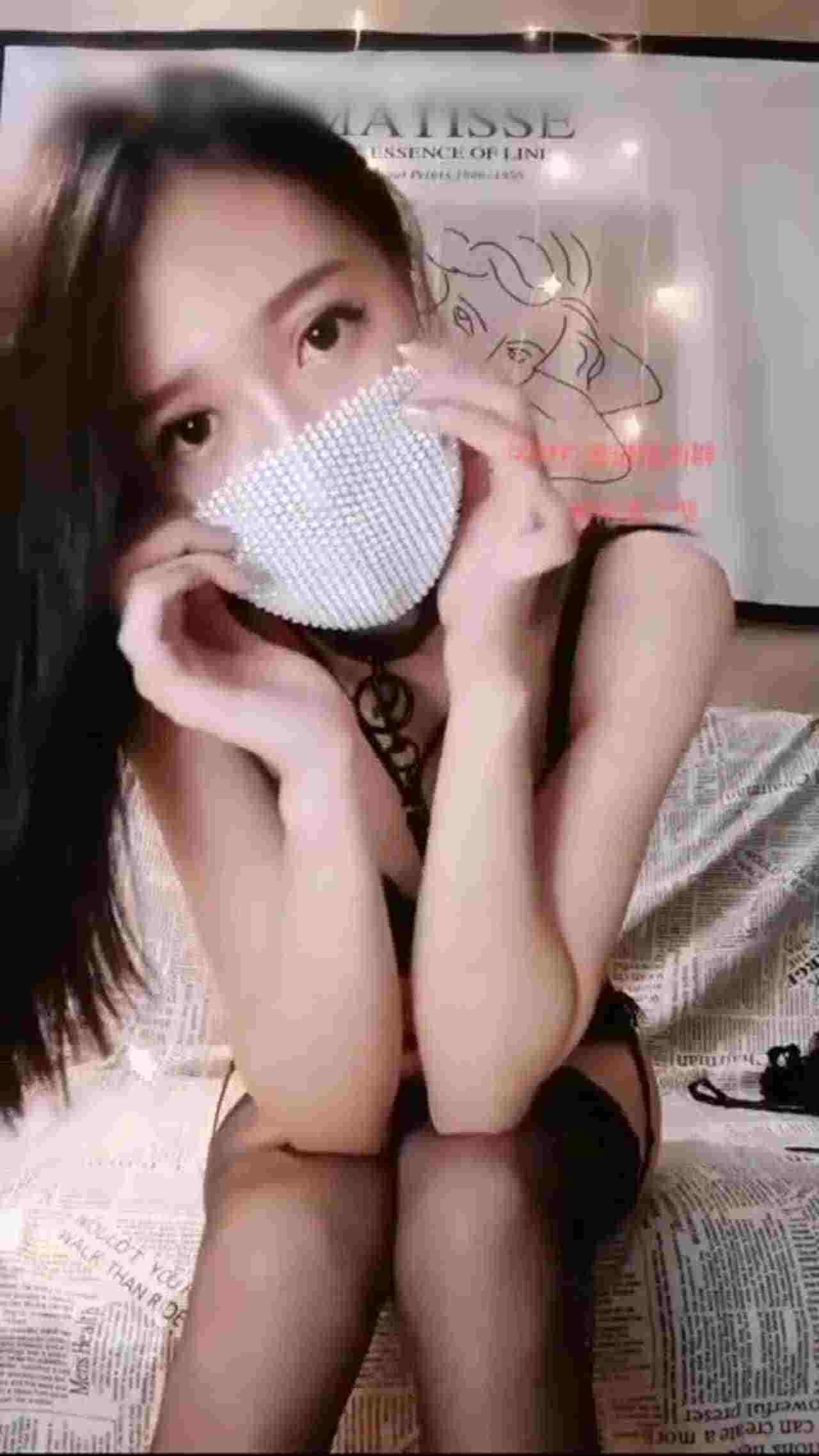  无毛白虎黑丝正妹情趣诱惑 的剧照7