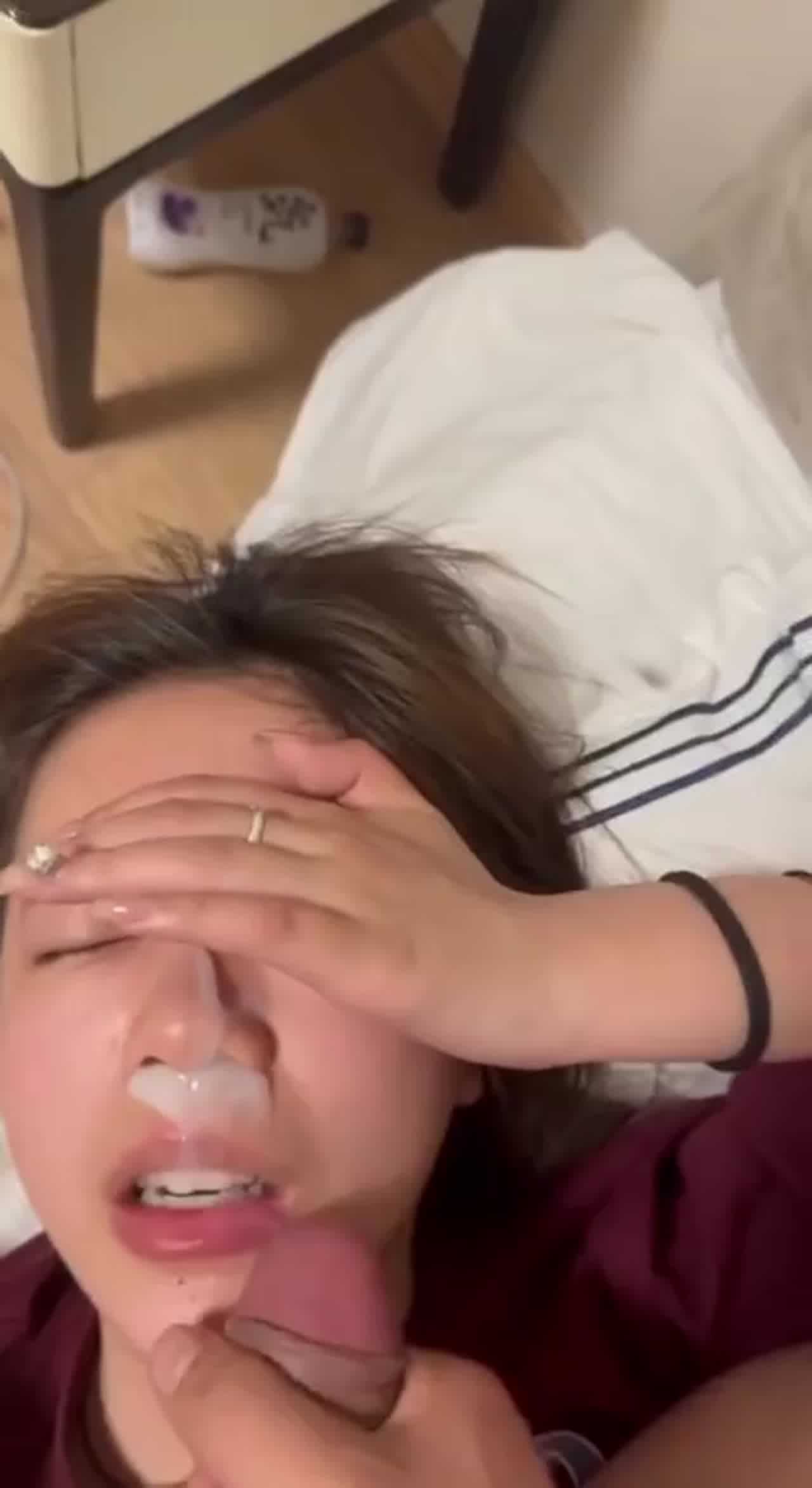  嗳呀! 精华都射到鼻孔里了啦!! 的剧照10