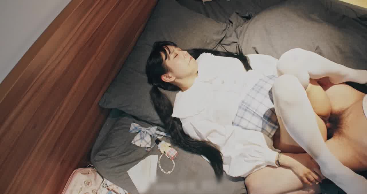  Jk白丝萝利害羞无套时表情超色 的剧照2