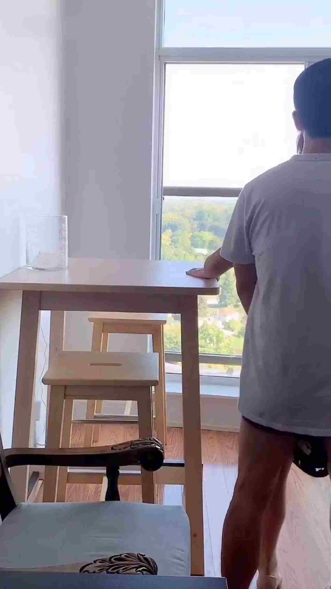  外企高管娇妻被下属爆操 的剧照5