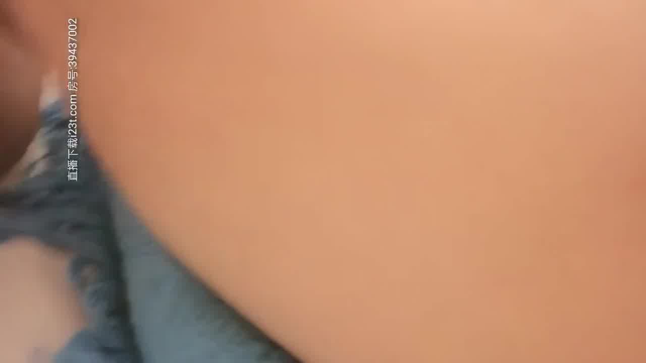  91探和猛男兄弟约了个长发妹子玩3P，长的标致也很会玩~ 的剧照6