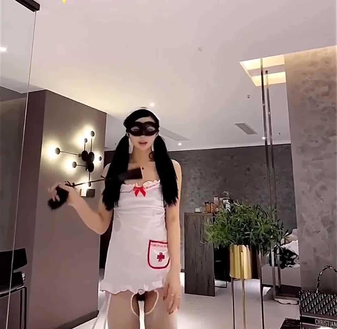  极美网红bunny vivian 性感女护士 的剧照7