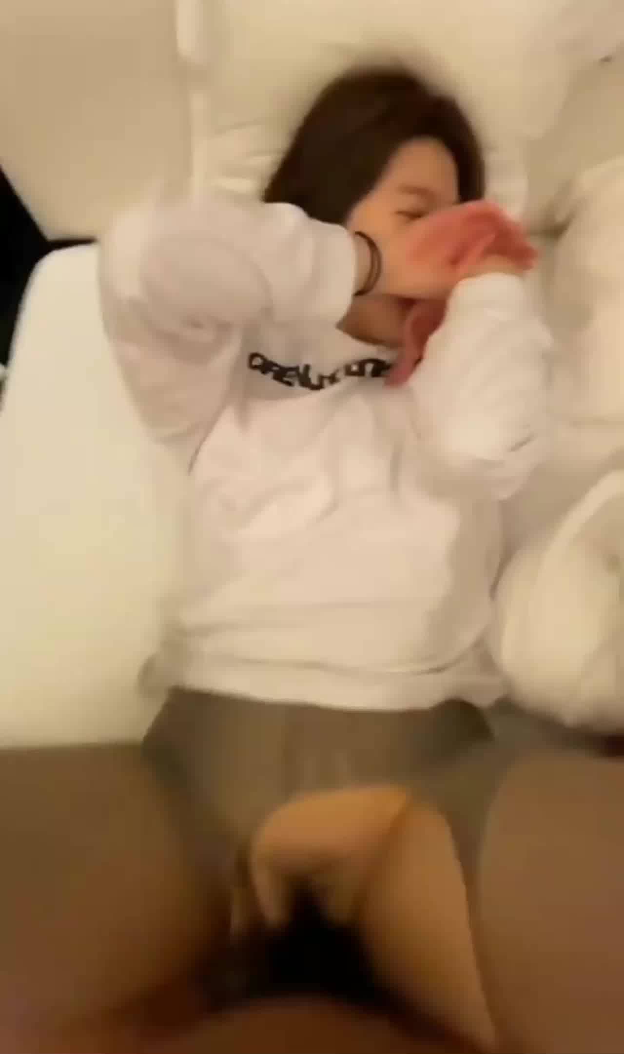  相亲认识的熟女腼腆女少妇竟然不会叫床 的剧照5