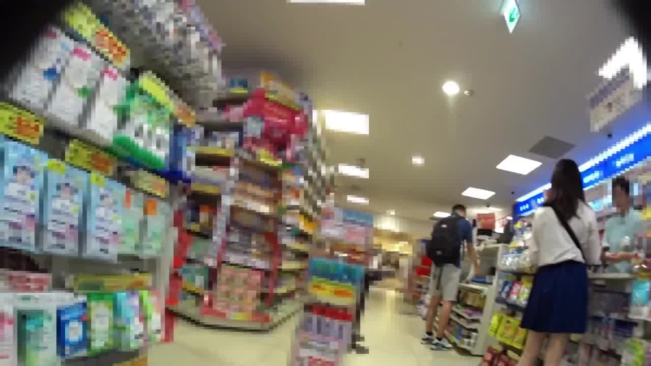  【偷拍裙底系列】神人偷拍05 的剧照7