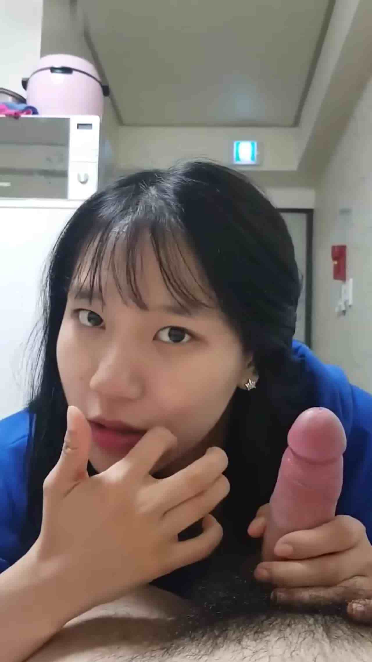  【吃瓜猛料】韩国艺术综合大学学生朴妮麦视频流出 的剧照8