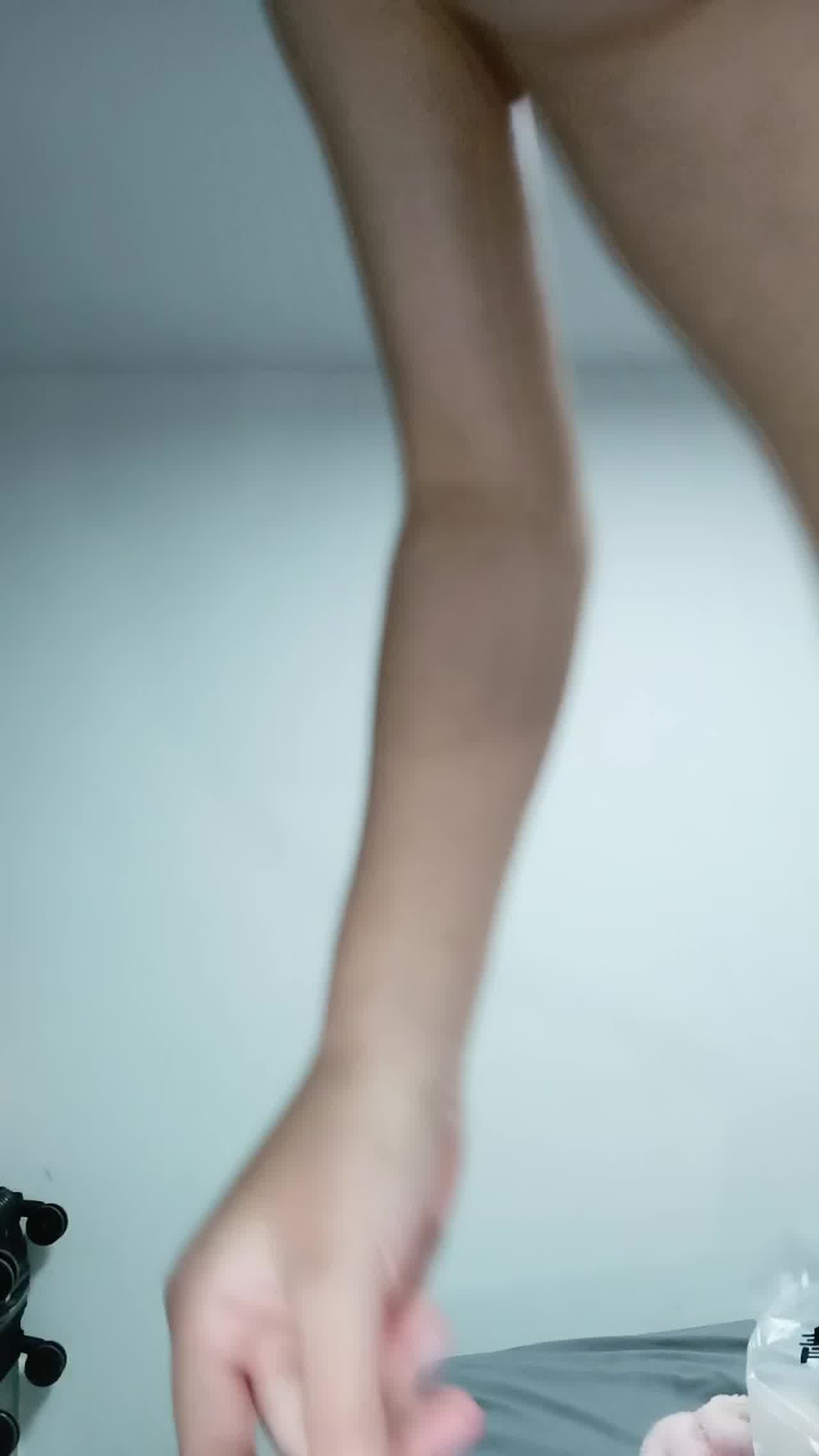  【小草莓真好吃】清纯学妹G奶美颜脸点同框热舞自慰美 的剧照7