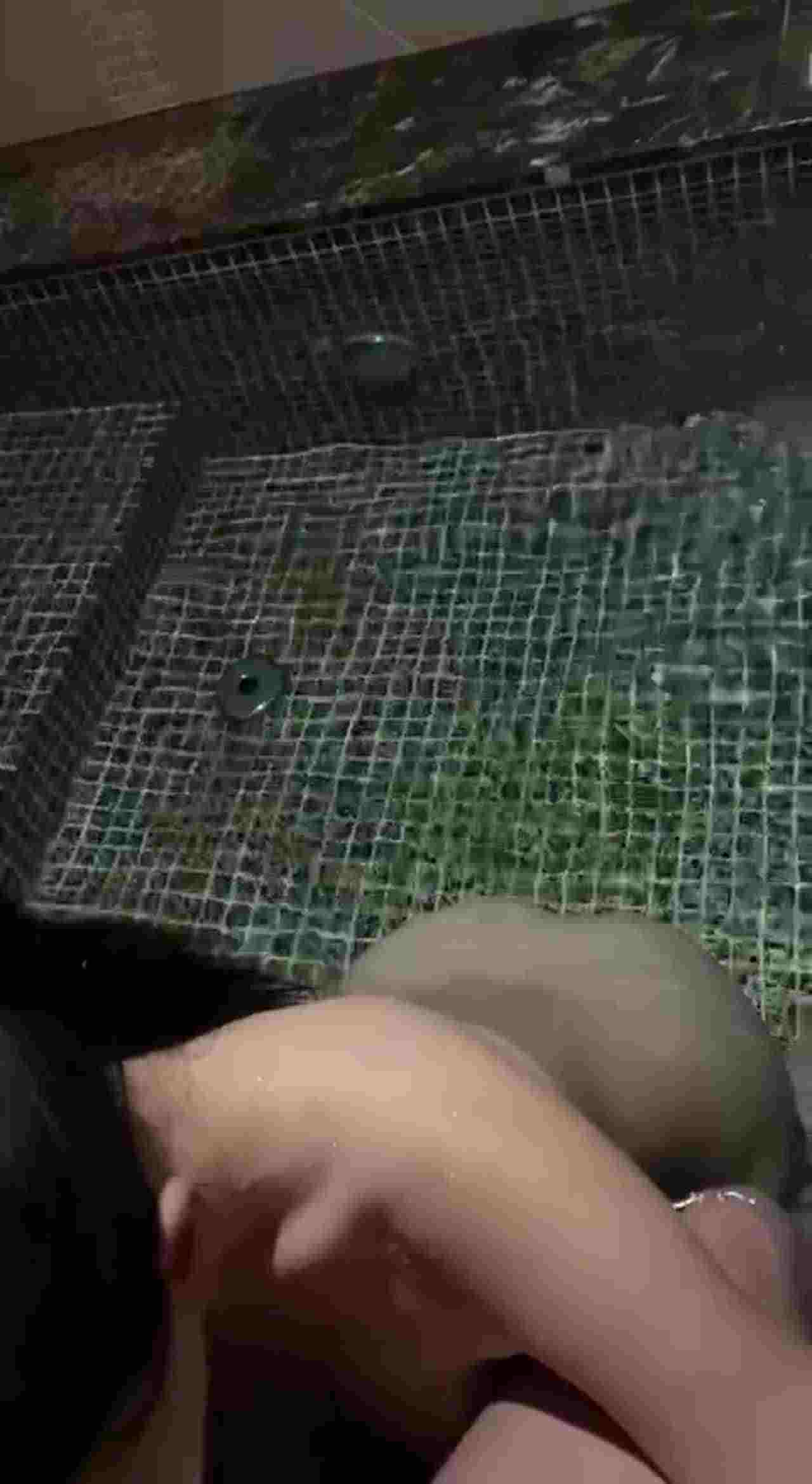  妹子享受口爆深喉，一直停不下来 的剧照5