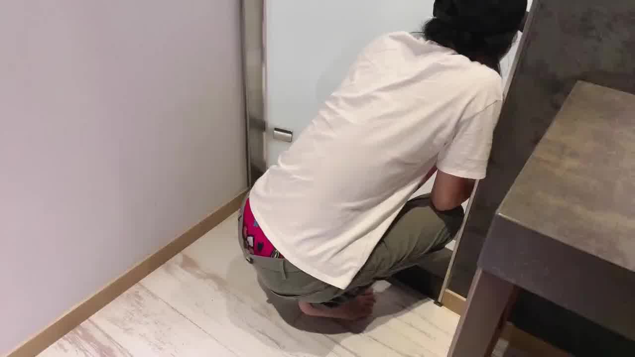  daisybaby 偷看姊姊洗澡忍不住开日 的剧照2