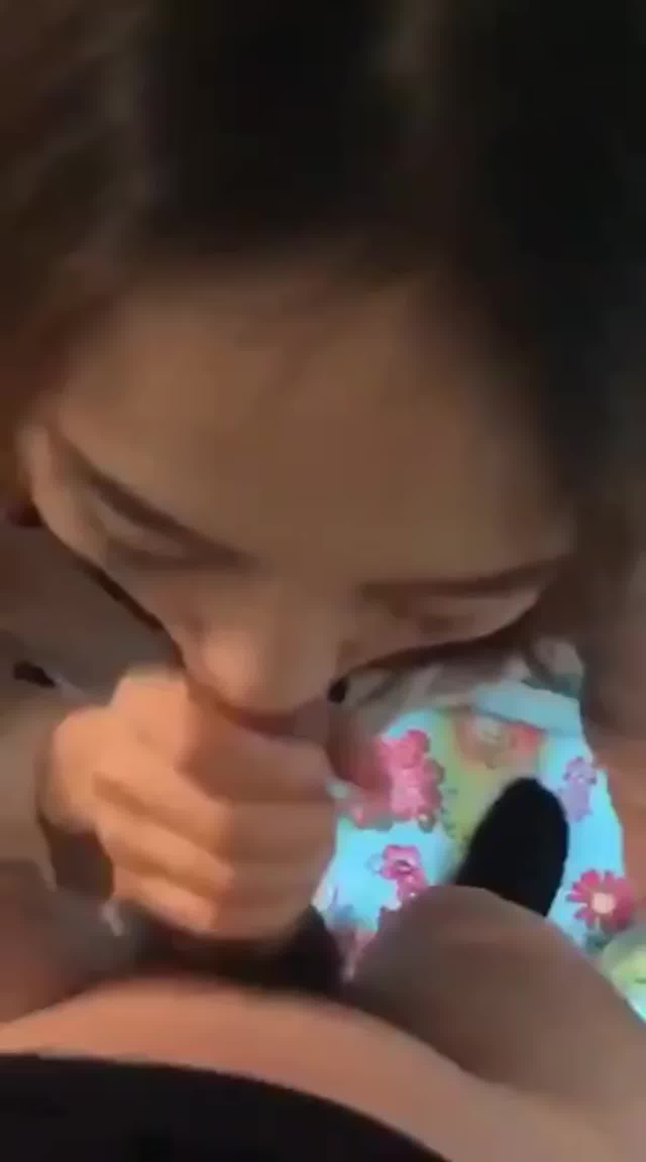  幼儿园女老师放学后帮我吹 的剧照10