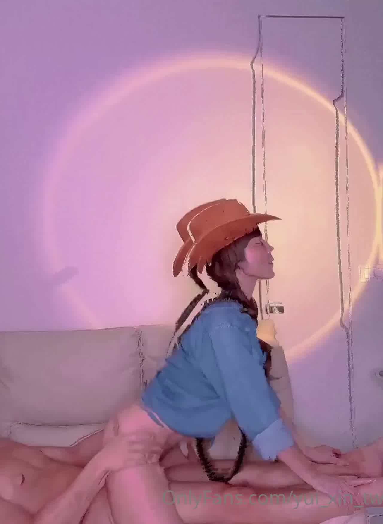  星国辛尤里 淫乱牛仔很忙的 的剧照6