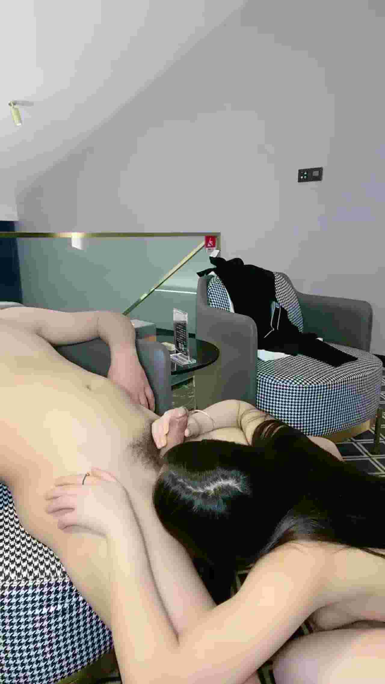  黑丝主播直播爆操各种性爱姿势 的剧照7