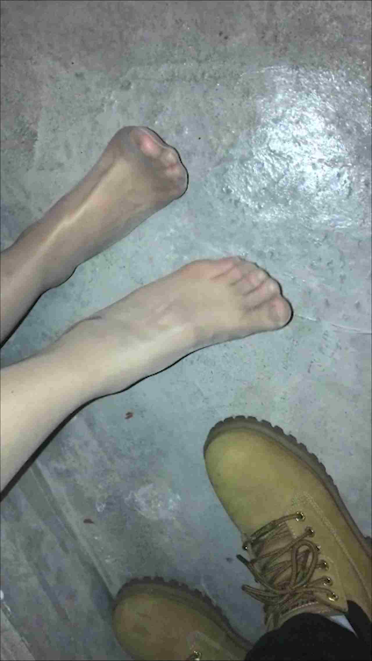  【云盘高质露脸泄密】，美院拜金，高颜值小姐姐，沦为富家少爷性宠，户外野战 的剧照2