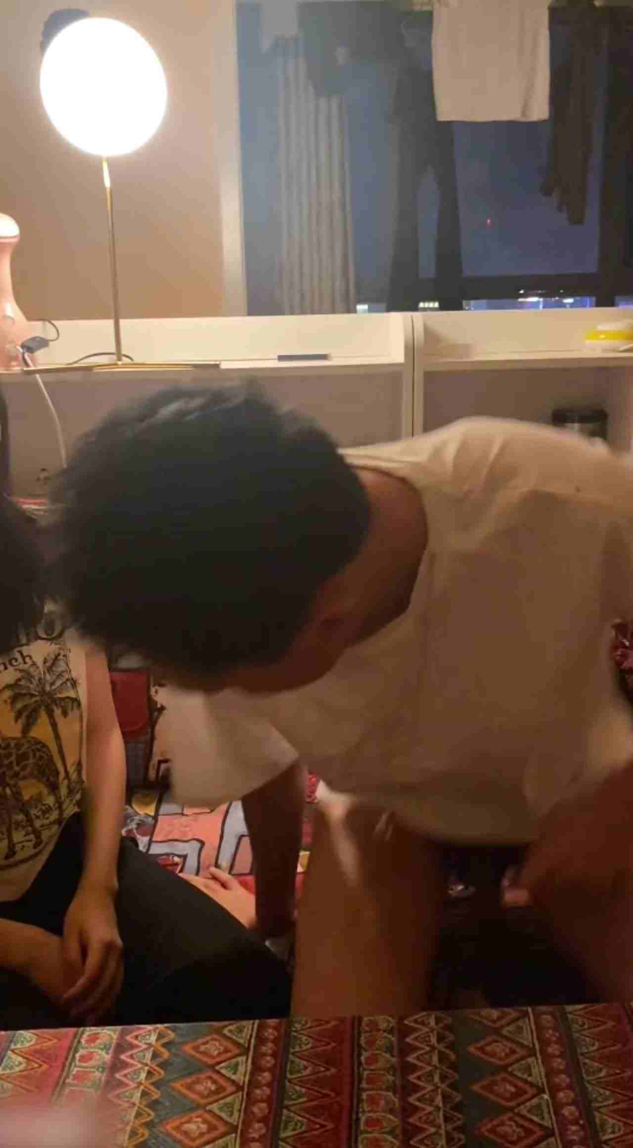  91约炮大神在家做爱不满足跑去楼梯附近 的剧照10