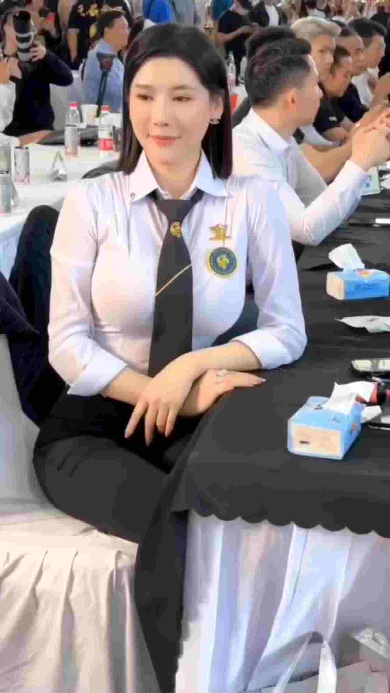  爆乳美女健身裁判刘大阳被土豪包养狂操视频曝光 的剧照9