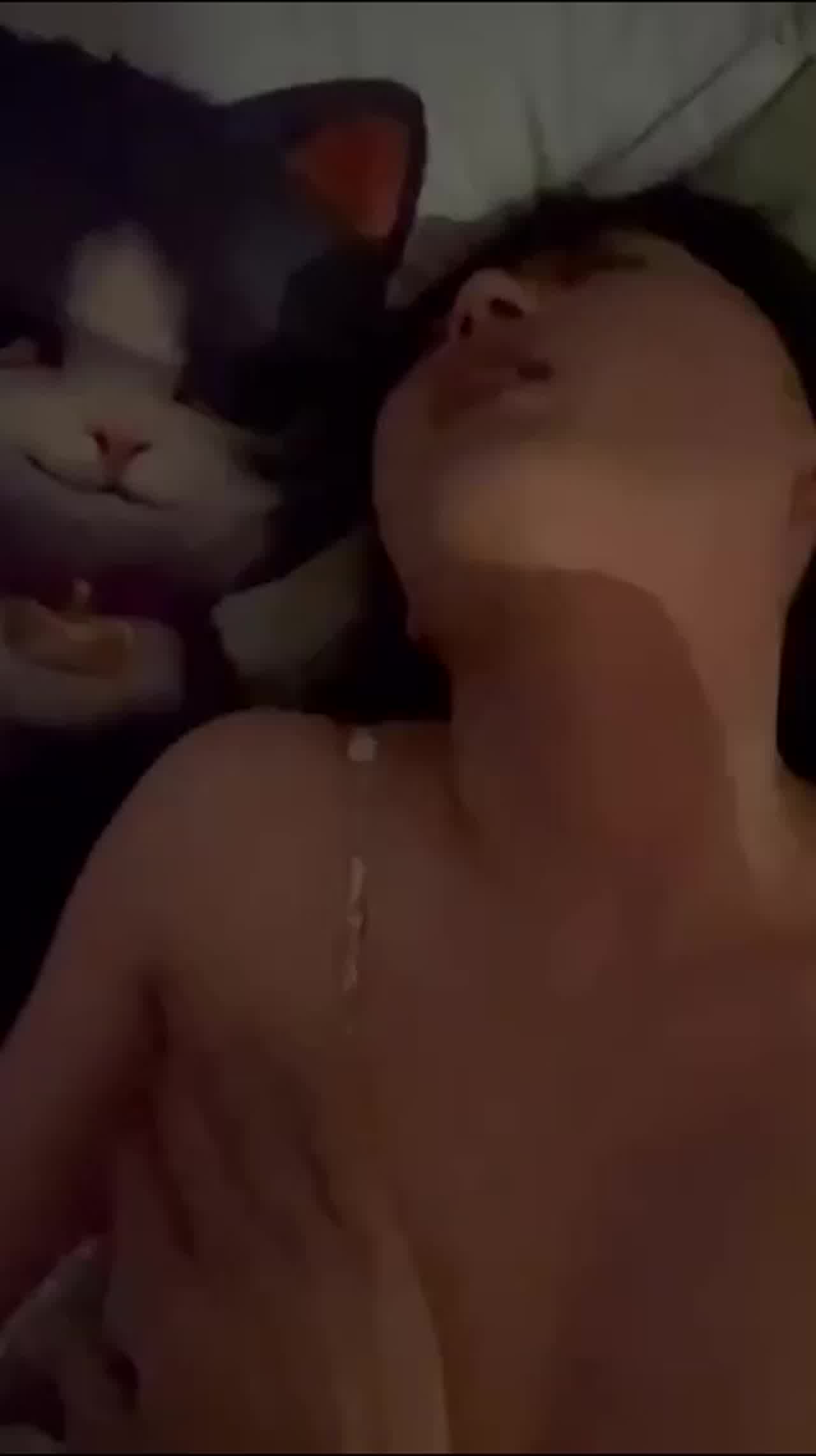  大波闷骚妹 和炮友约炮啪啪片曝光 娇滴滴的呻吟很好听 的剧照8