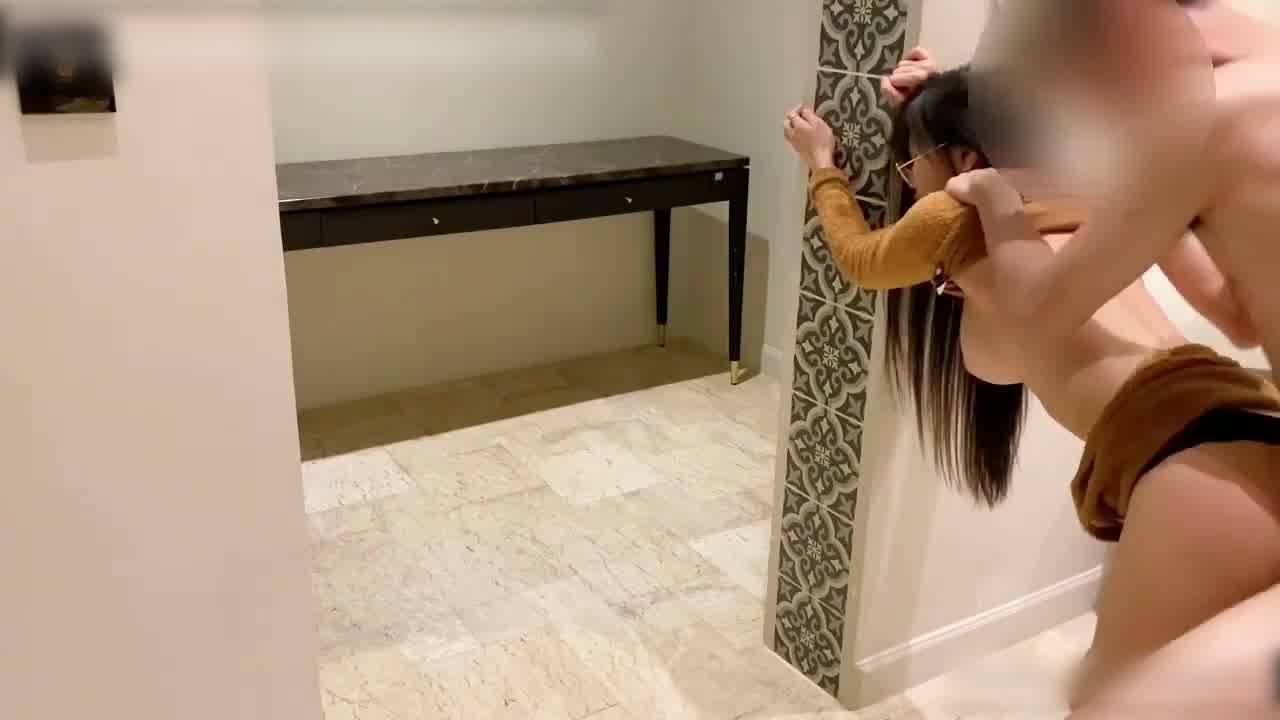  amam7076 眼镜妹妹趁父母不在家和大哥乱伦性爱 的剧照6