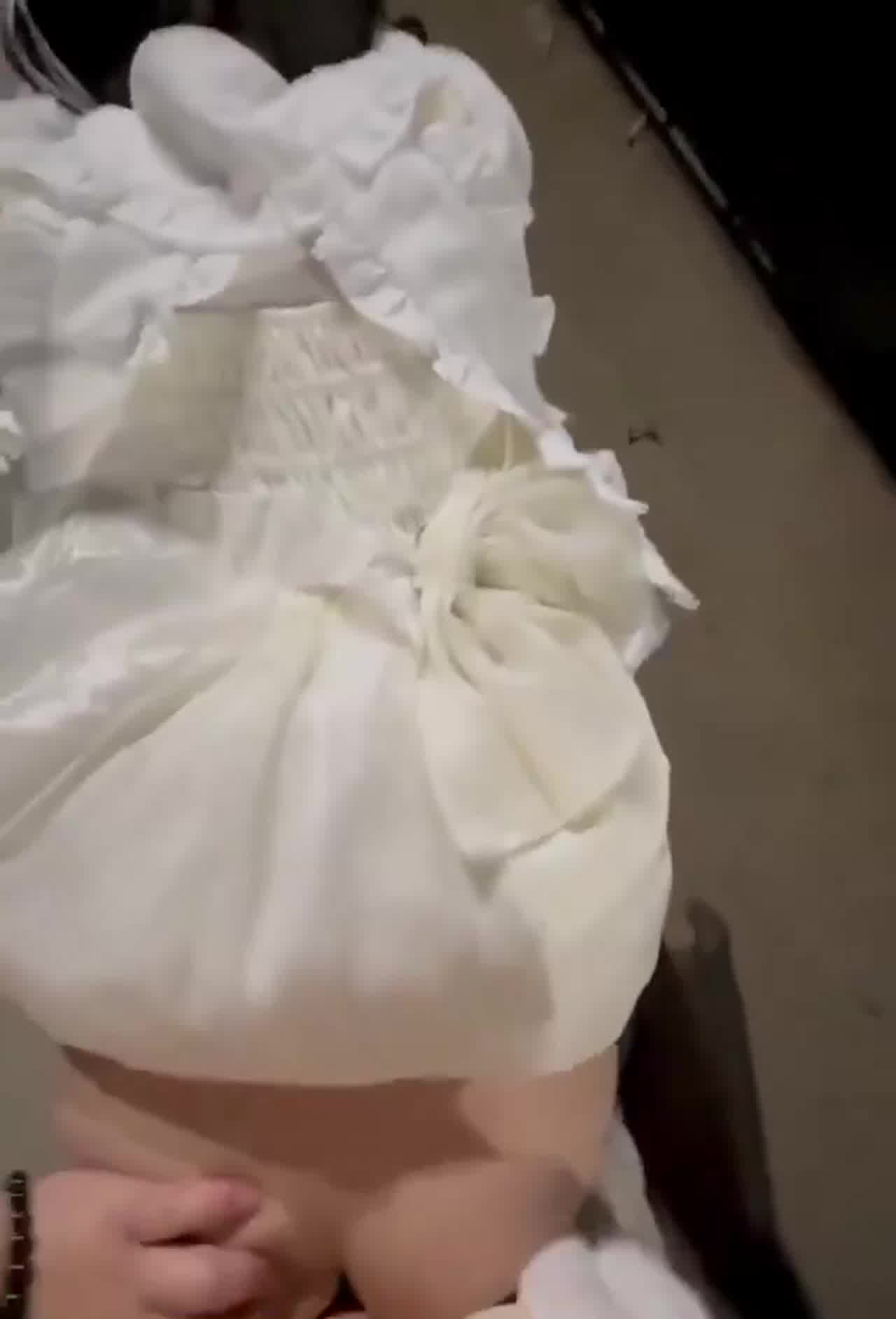  陪大叔在广场做爱 的剧照3