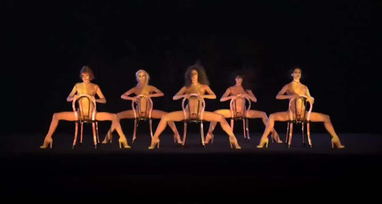  巴黎疯马秀大型裸舞表演 的剧照4