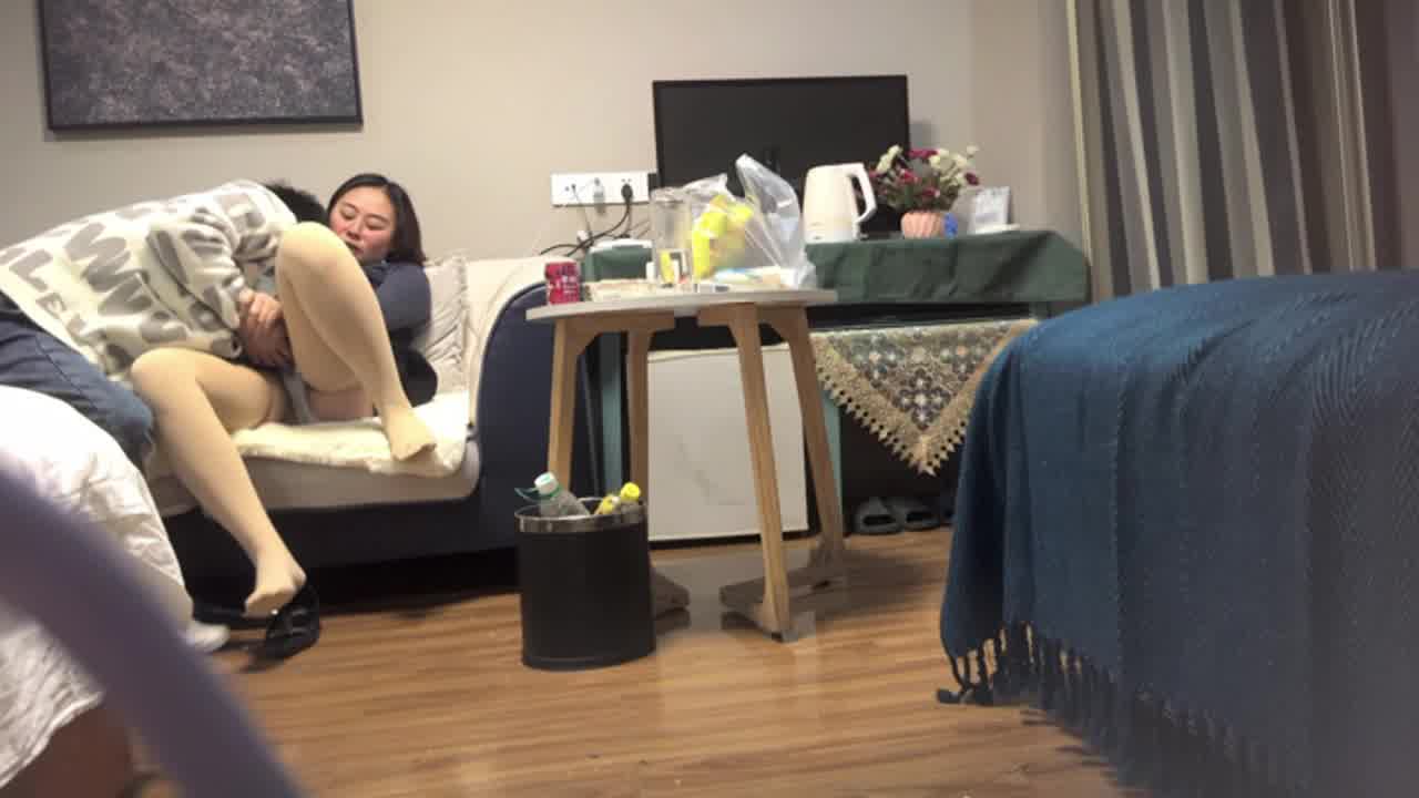  精神小伙勾搭离异少妇，软磨硬泡，淫水泛滥，大肉棒无套插入，太刺激了，管不了那么多了，直接内射浓精！ 的剧照9