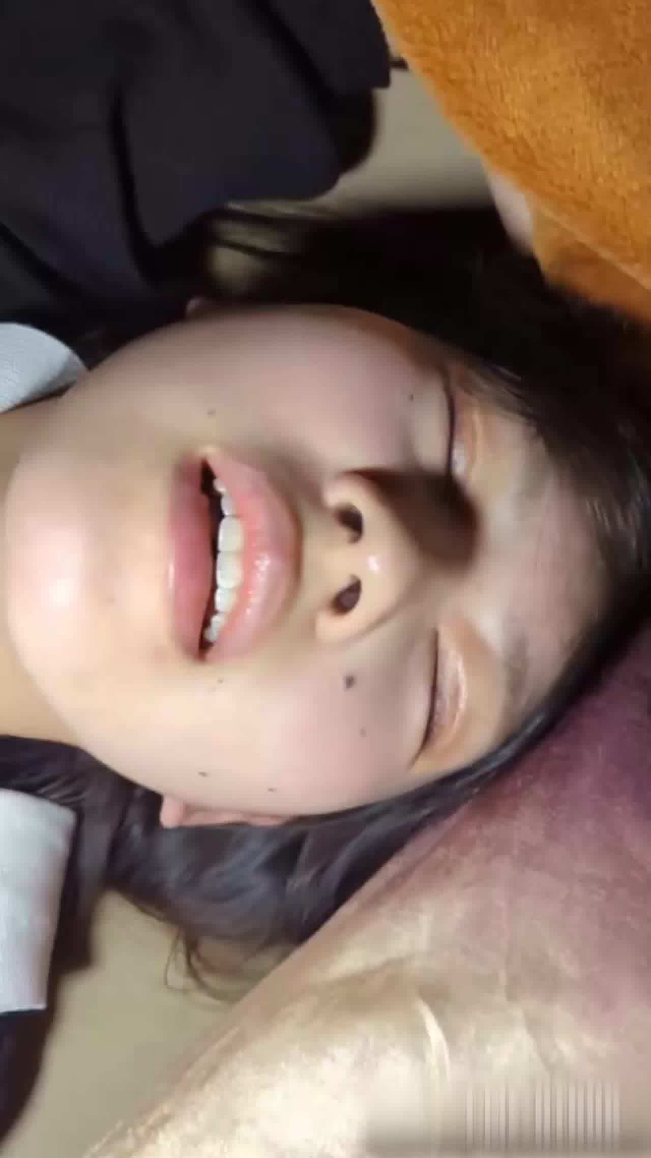  19岁清纯大奶妹 援交富二代～无辜淫叫浪一波 的剧照9