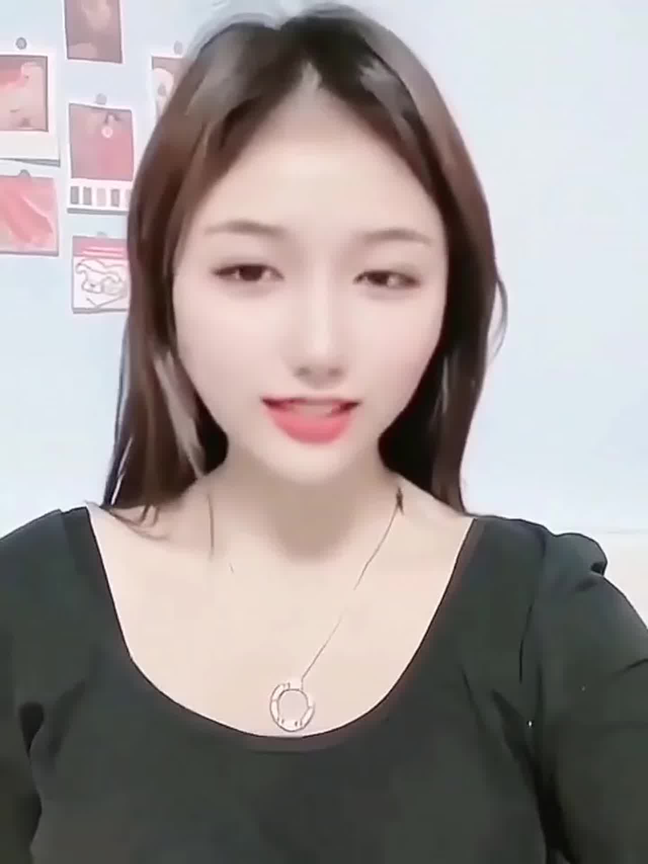  安琪来了～各位哥哥们可以多多关注我唷 的剧照4