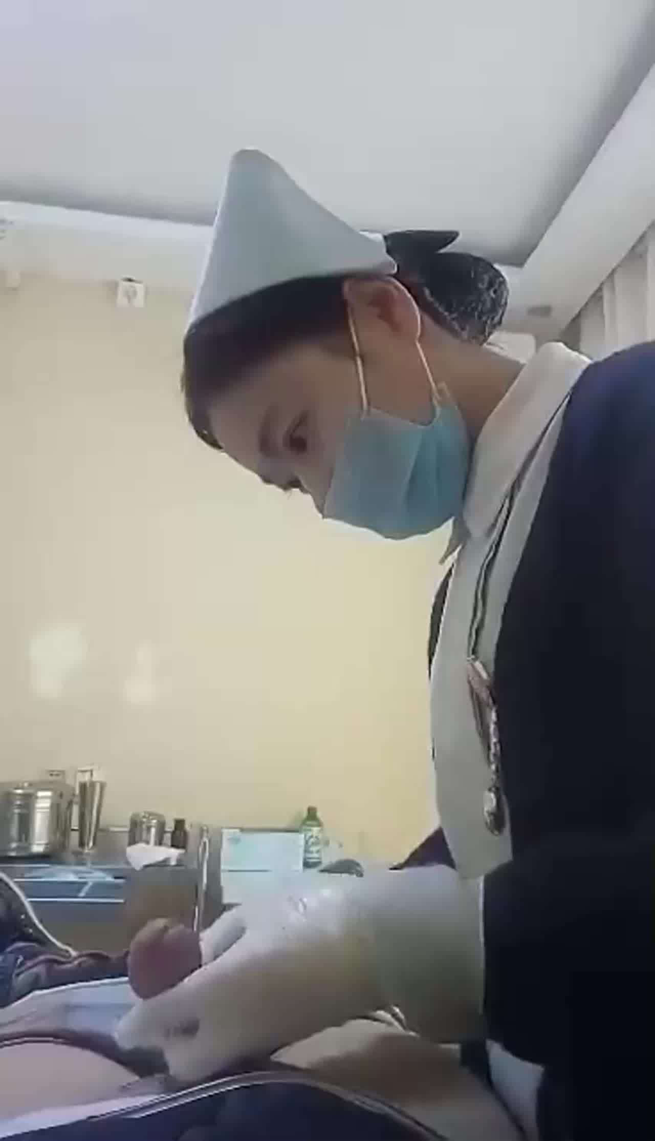  推特小护士雅欣～下次再有哥哥找我割包皮，我还是先给你口一次叭，把我和同事搞得尴尬，哈哈哈 的剧照2