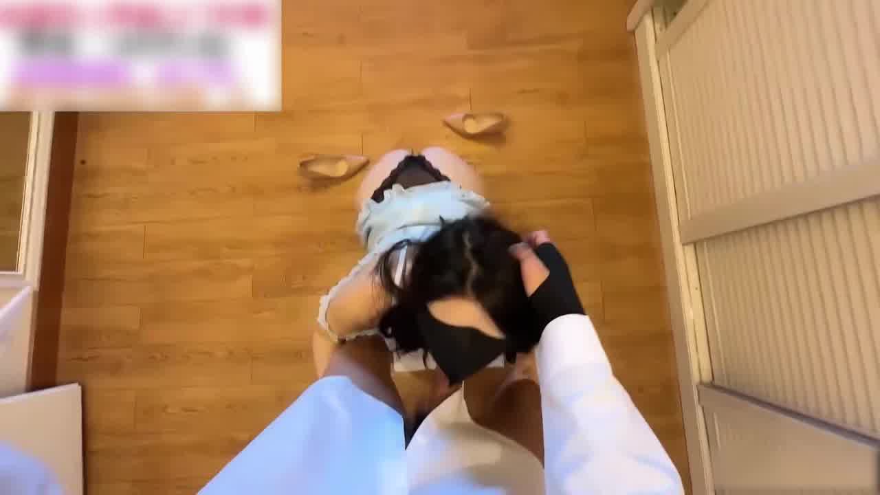  大学生兼职做家政服务没想到穿这么骚就来工作 强行口爆后入 的剧照1