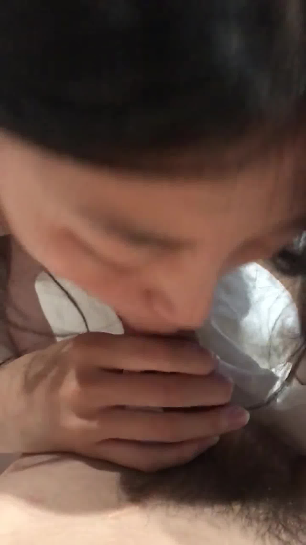  清纯女友被我兄弟干还帮我口交 的剧照9