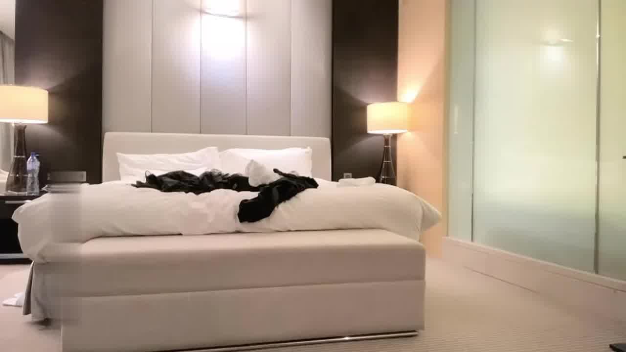  外围经典佳作-甜美无毛逼女神  白皙酮体大屁股后入，情侣版肉欲 的剧照7