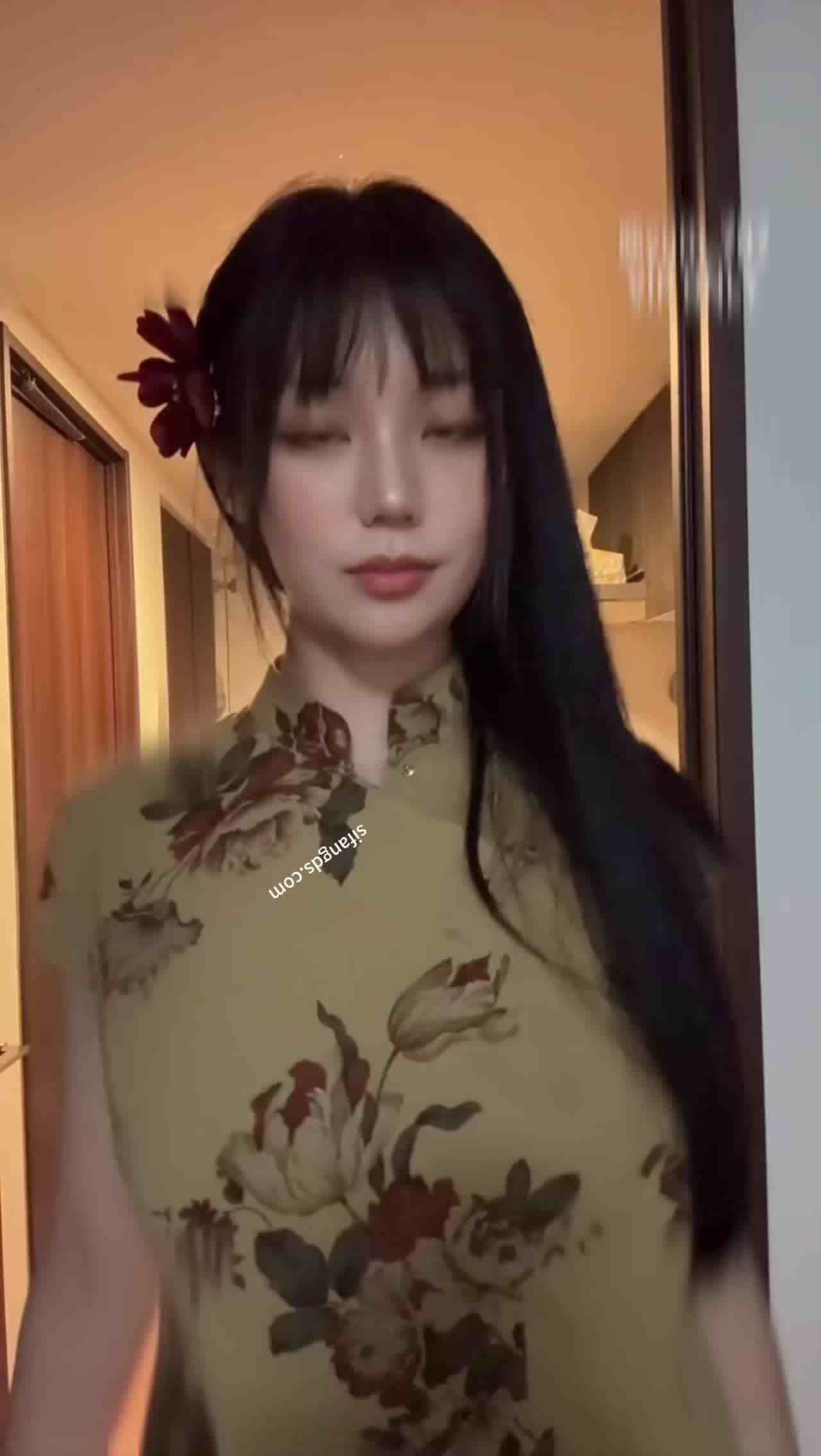  我只想欣赏原汁原味抖音玉米姐的屁股 的剧照4