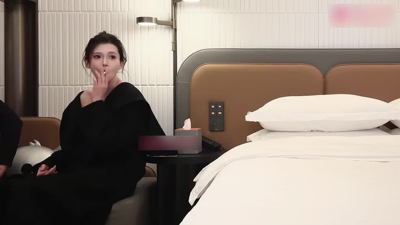  【3k体验王思聪的快乐！神似张予曦的鸡】这长得跟张予曦简直一个模子刻出来啊，只要3k就能约 的剧照4