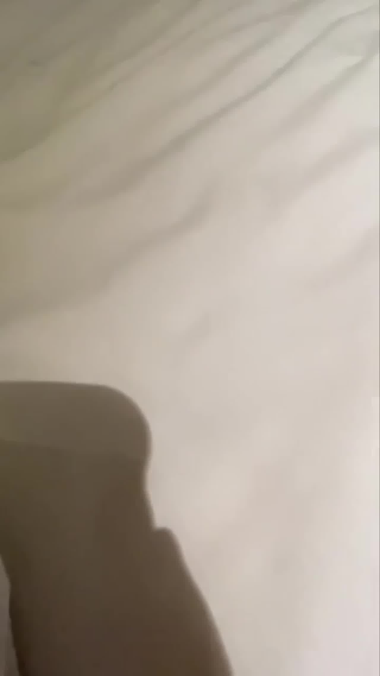  强烈推荐这部!【推特大神】调教高颜值美乳舞蹈生，跪着深喉扇耳光‘太顶了我不行了’全程骚话，嗷嗷乱叫！ 的剧照10