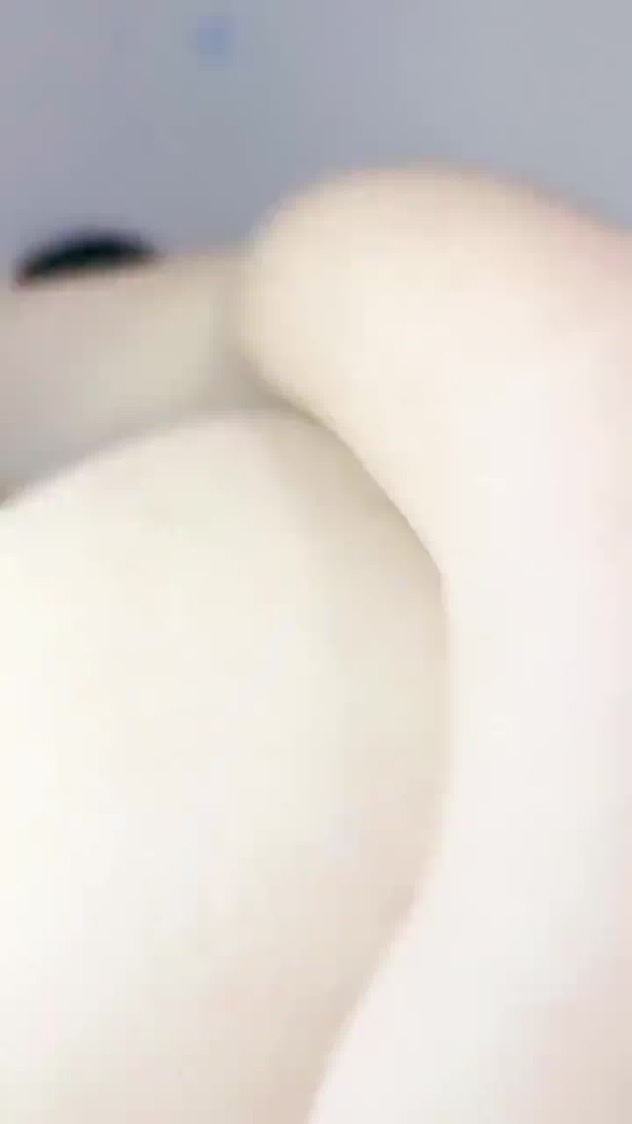  激情双飞少女姐妹花！一线天肥臀美穴！黑白情趣装，穿上网袜操，轮流骑乘位抽插，后入猛怼一脸享受 的剧照4