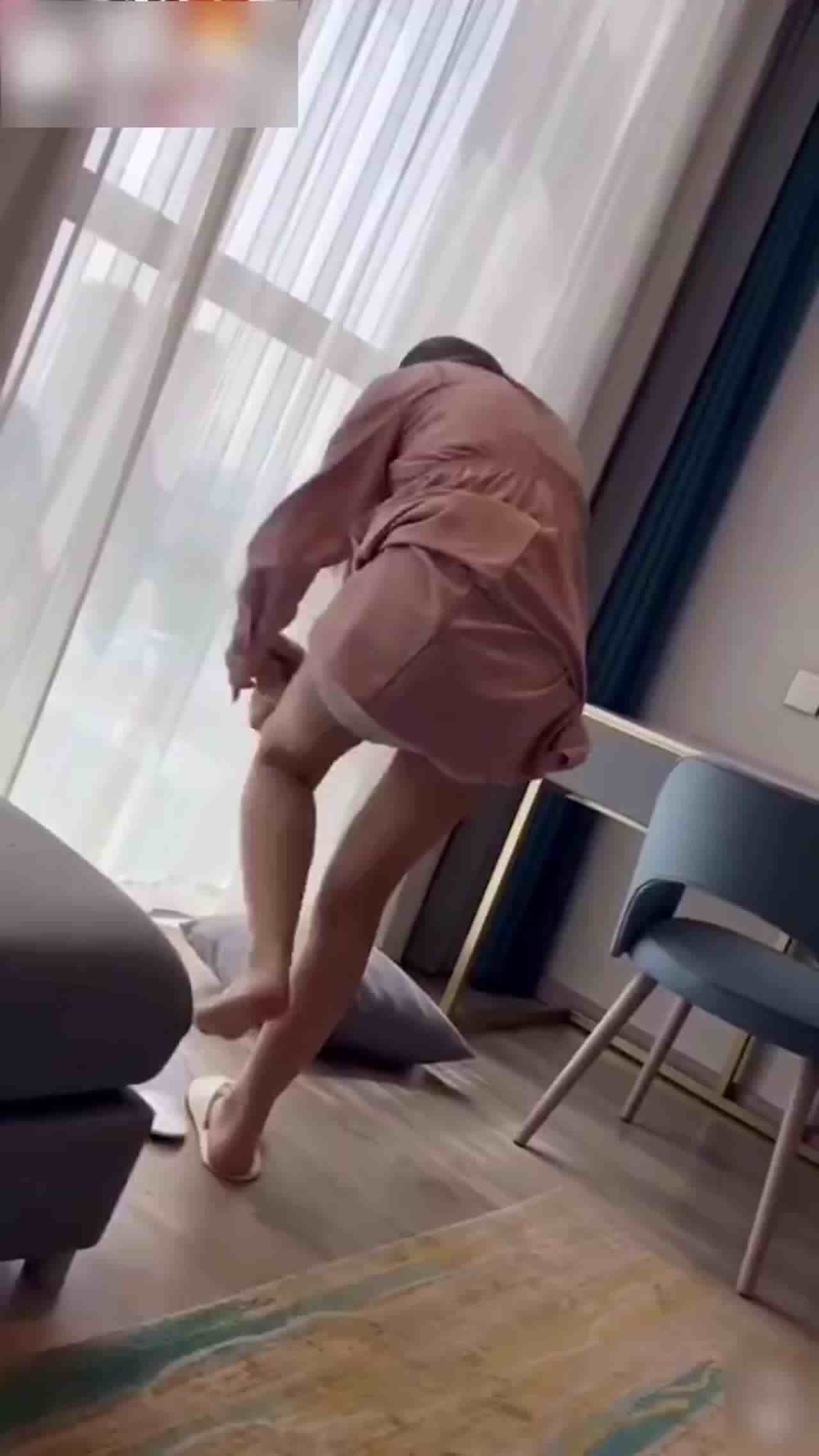  【网曝大连联通事件】公司的97年母狗 背着她男友给我当母狗 一个月给她一万的零花钱 的剧照8