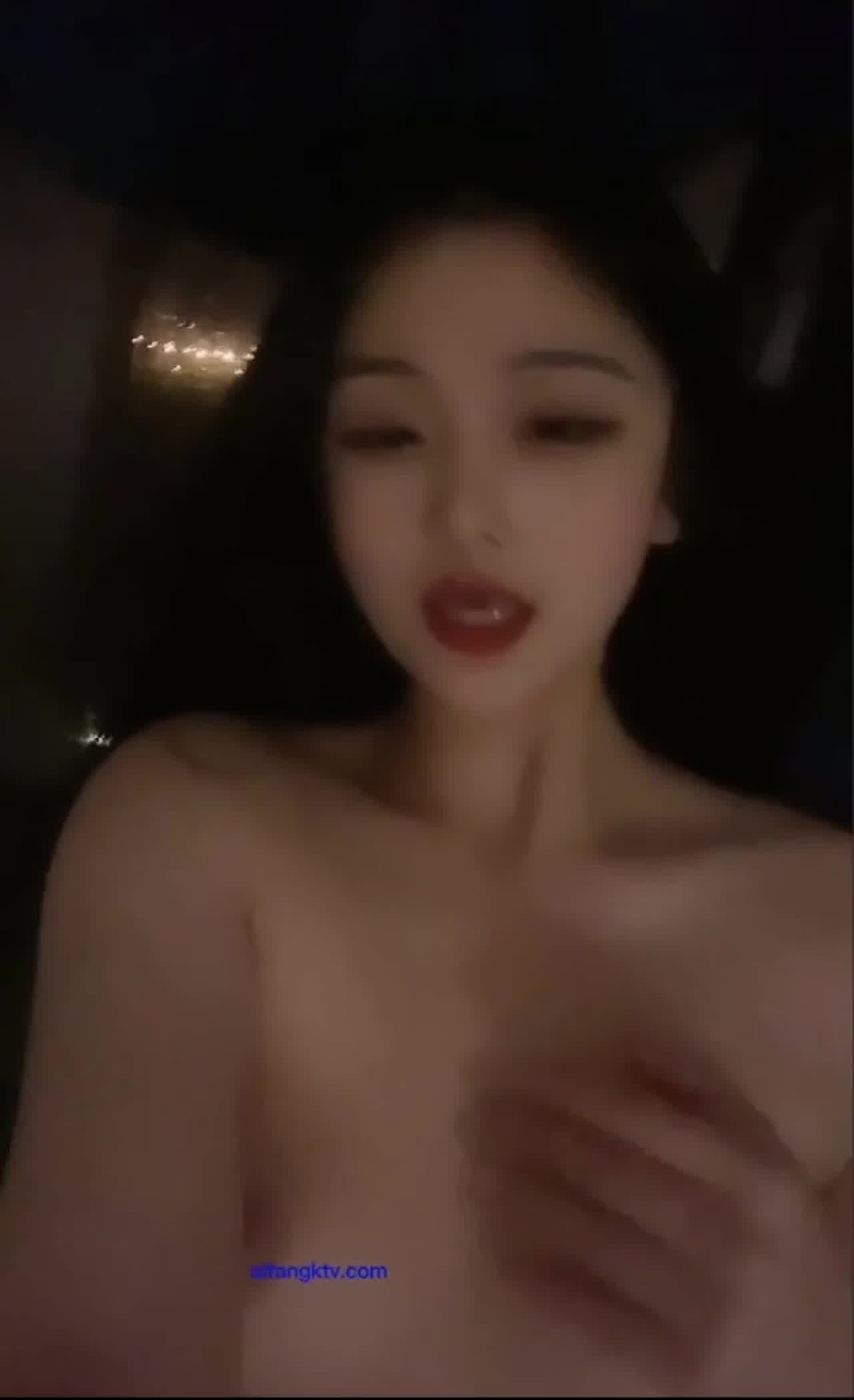  清纯女神自慰自拍流出 狂抠可口白虎粉嫩鲍 的剧照6