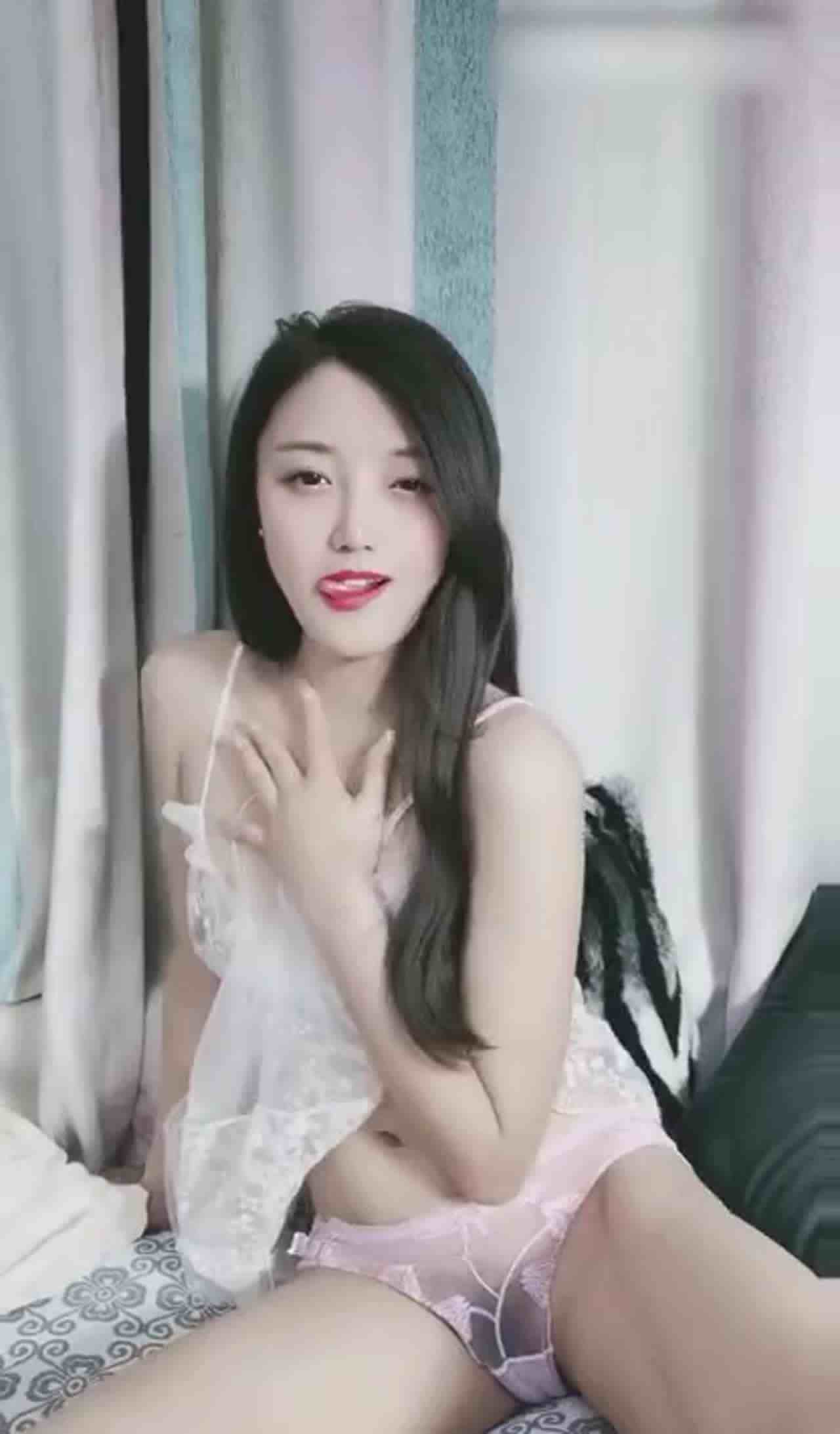  颜值高妹子全程露脸跟小哥玩69口交模样好骚 的剧照6