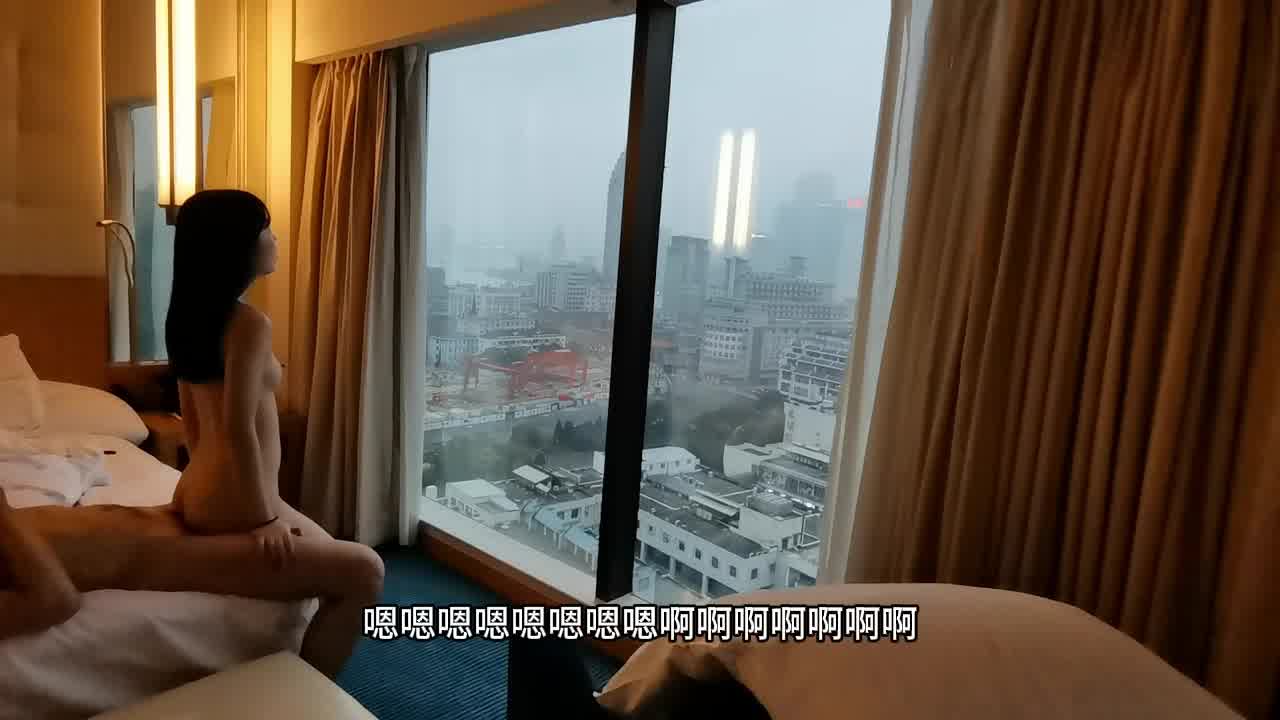  上海美院02年郭某敏-落地窗前激情运动，调教猛插反差婊骚母狗。惨遭渣男分手视频曝光。 的剧照5