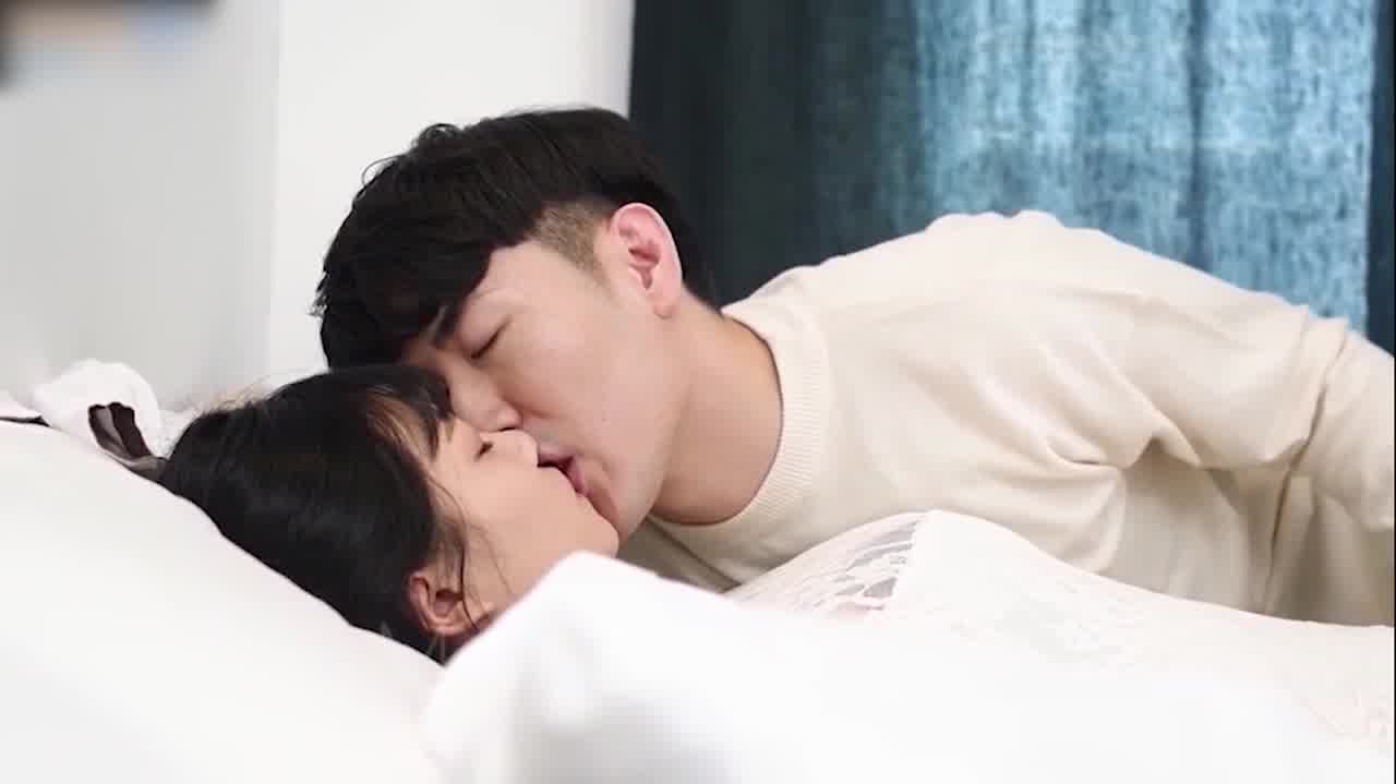  高颜质网美跟男友高清画质流出 的剧照3