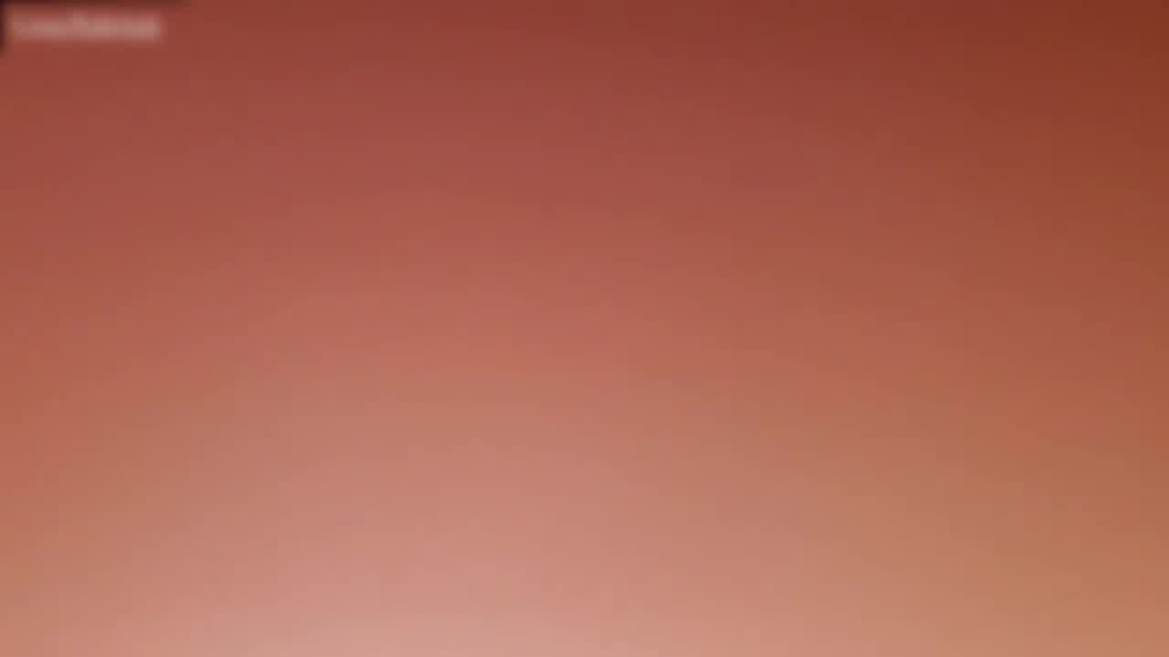  为了还钱不得已被逼迫短发正妹下海 的剧照8