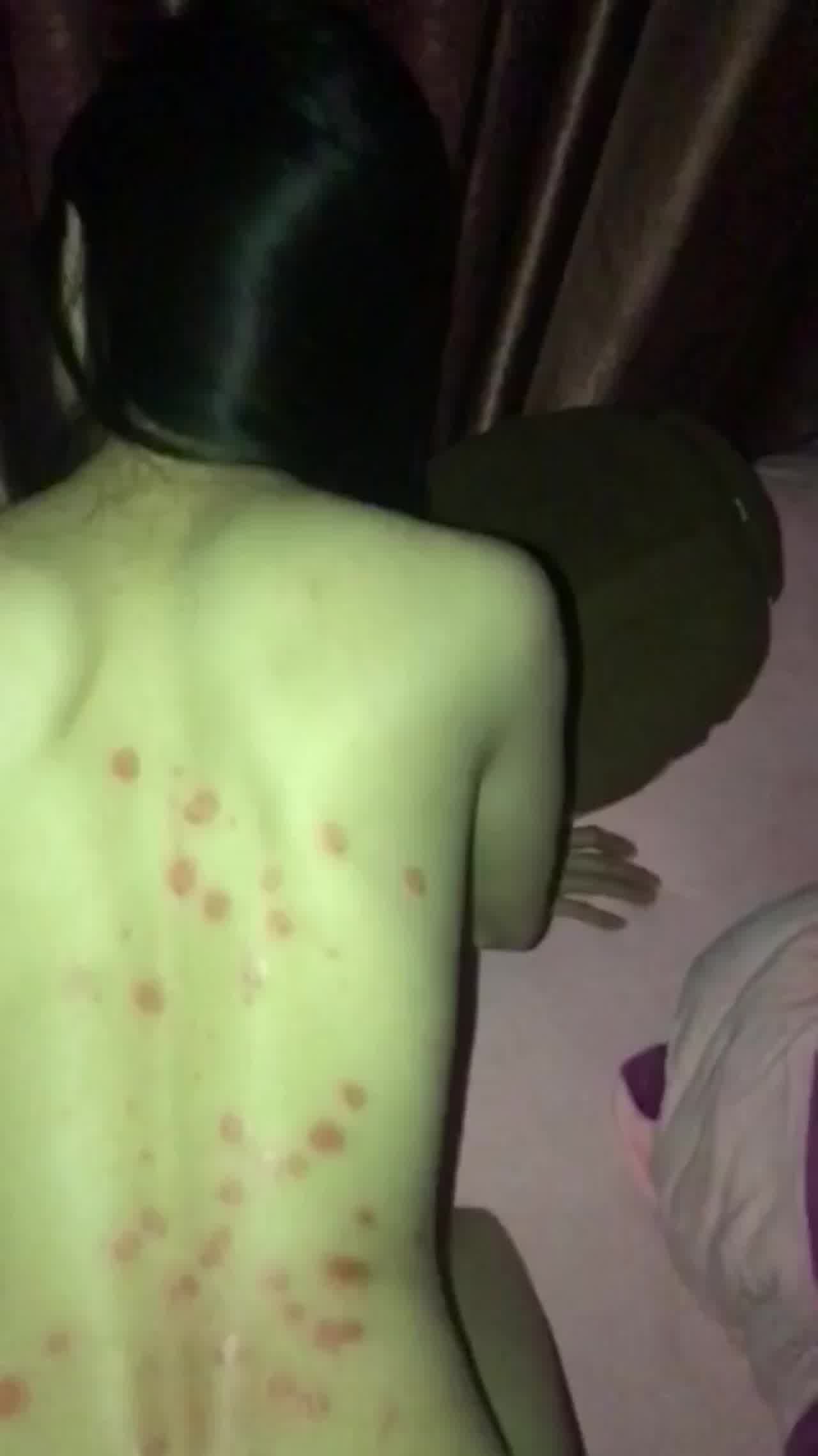  弟弟在隔壁玩电脑…不敢出声的滴蜡 的剧照4