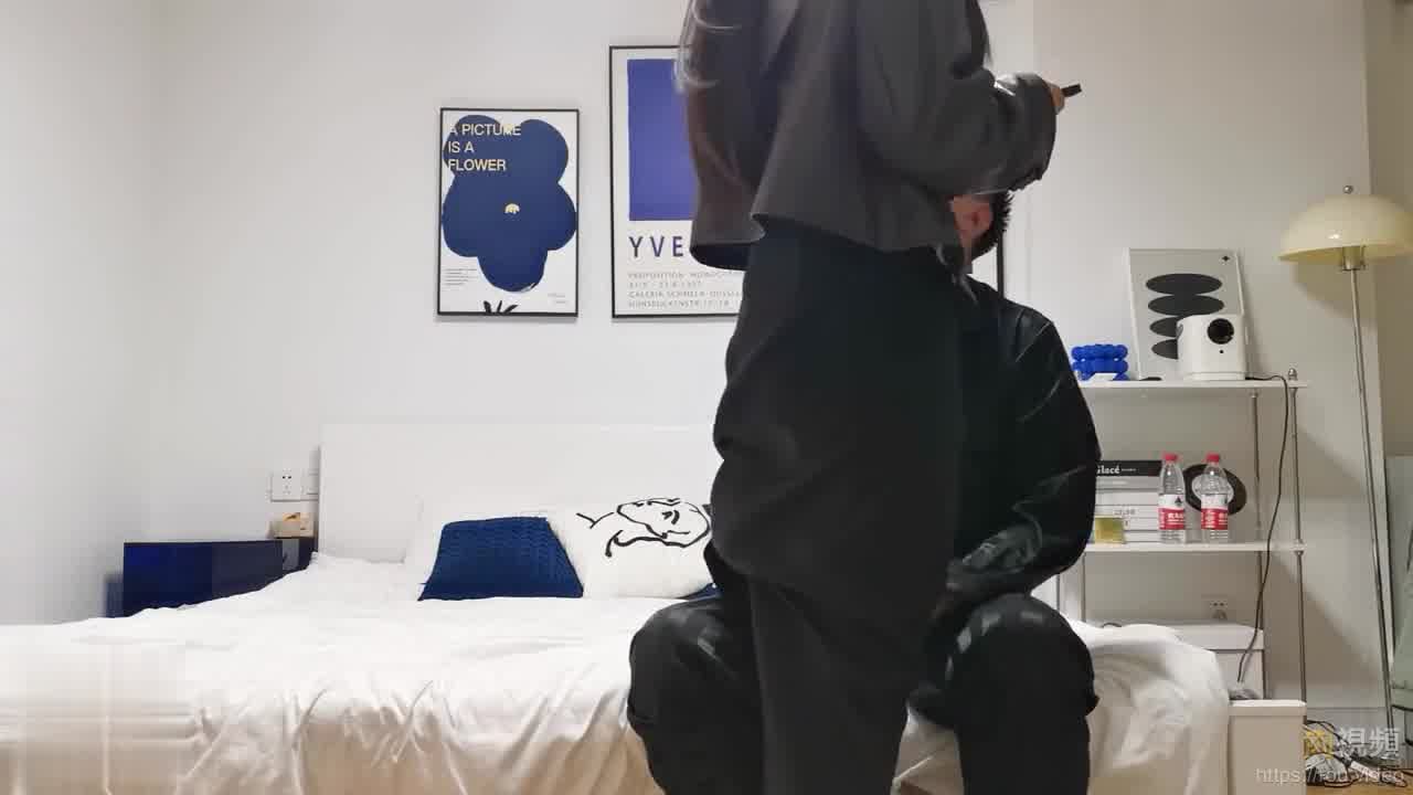  约啪气质小姐姐极品身材前凸后翘 细心口活激情骚叫 的剧照2