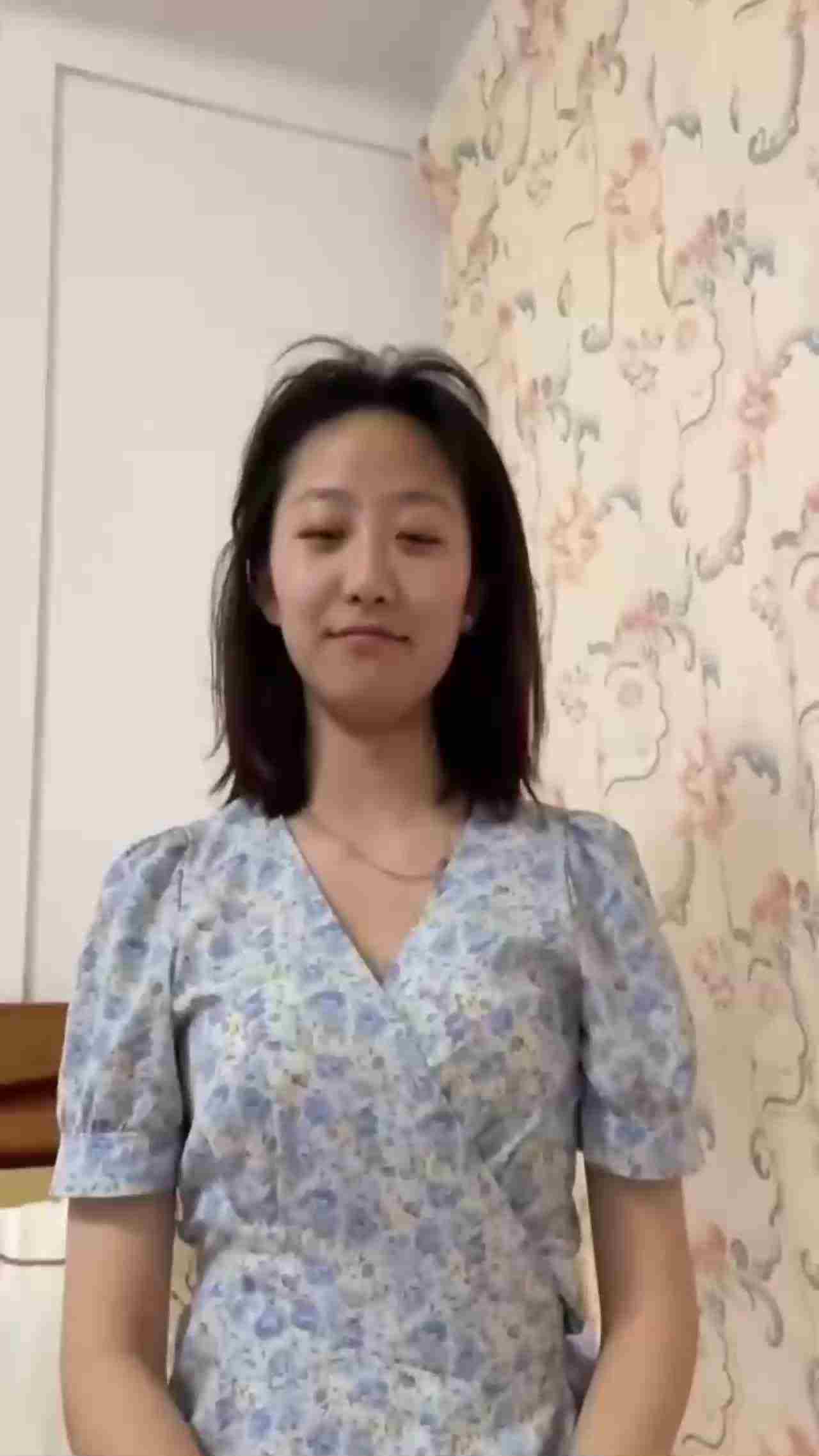  趁着工友在上班，特意请假来看望他来大姨妈的老婆 的剧照3